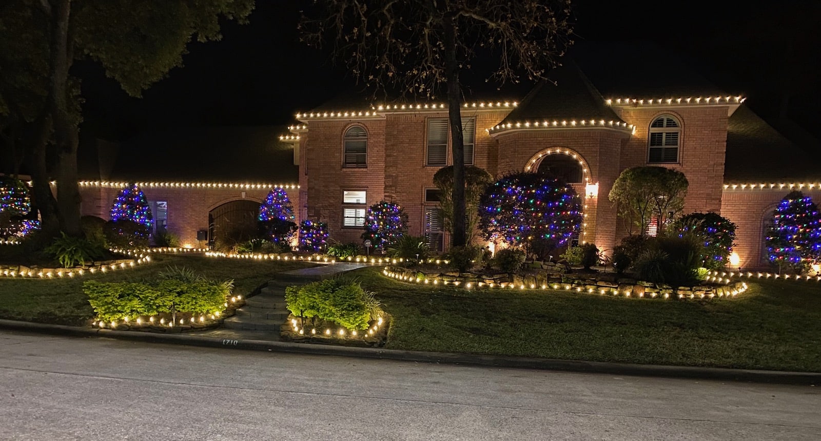 Stunning holiday lighting installation in Oklahoma City