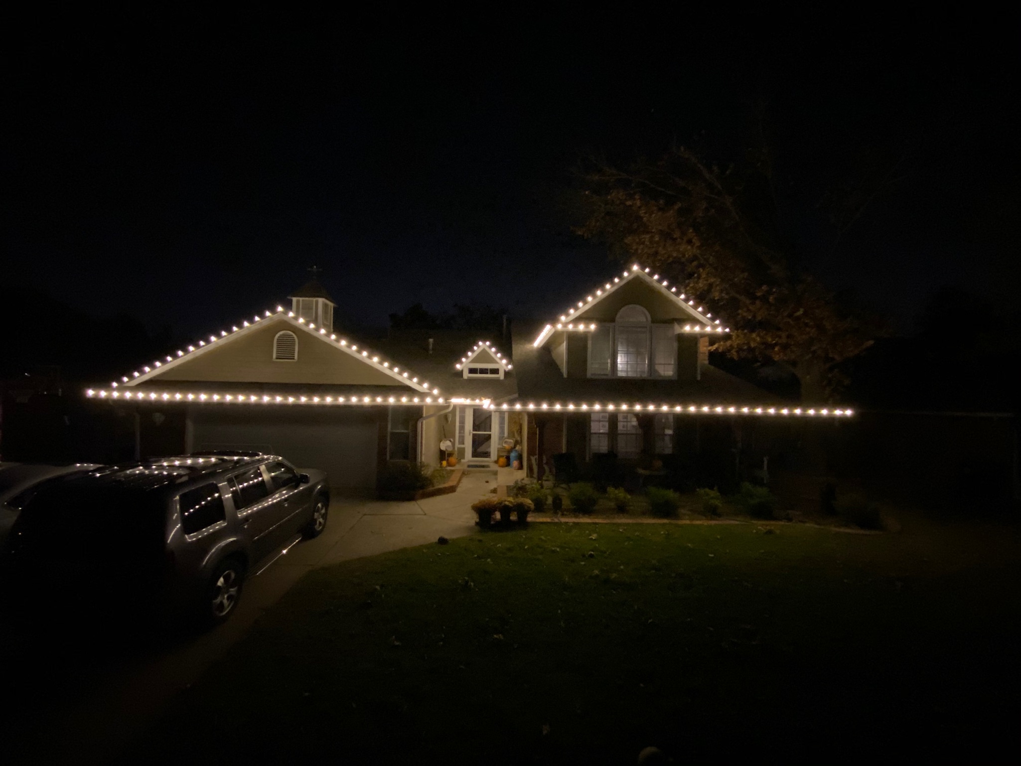 Tidy and precise roofline Christmas lights installation exemplifying our clean, professional work in Edmond, Oklahoma